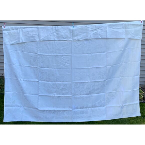 Vintage Bright White Subtle Floral Pattern Classic Tablecloth 85x76" - Picture 3 of 12